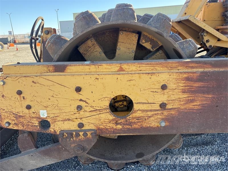 CAT CP-563C Padfoot Drum Compactor Enojni valjarji