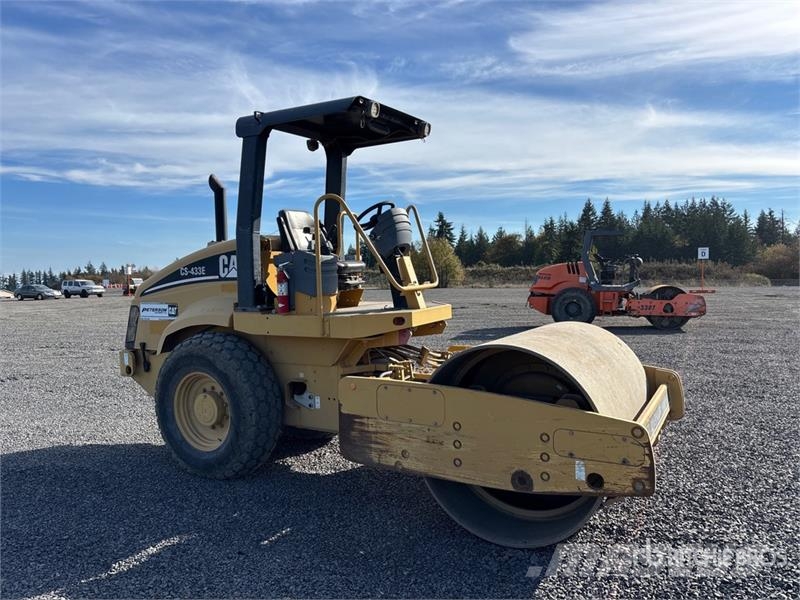 CAT CS-433E Smooth Drum Compactor Vienvalča grunts veltņi
