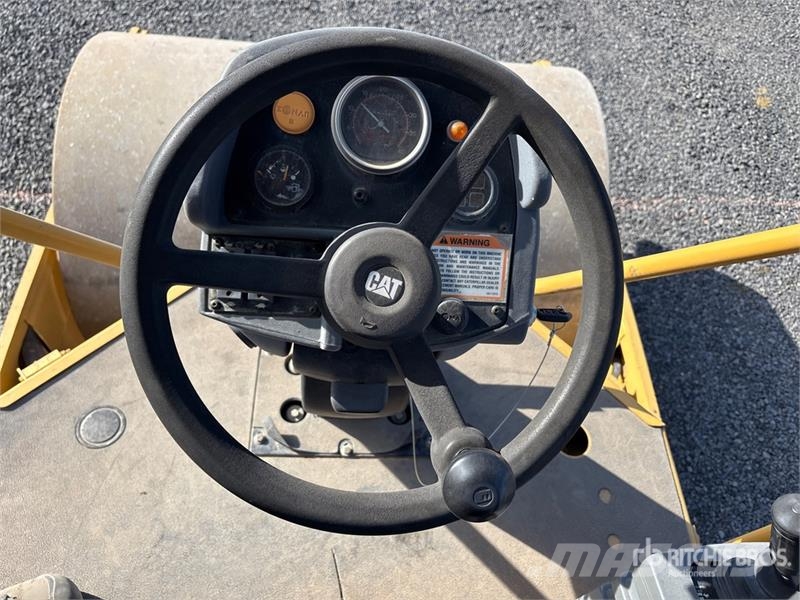 CAT CS-433E Smooth Drum Compactor Vienvalča grunts veltņi
