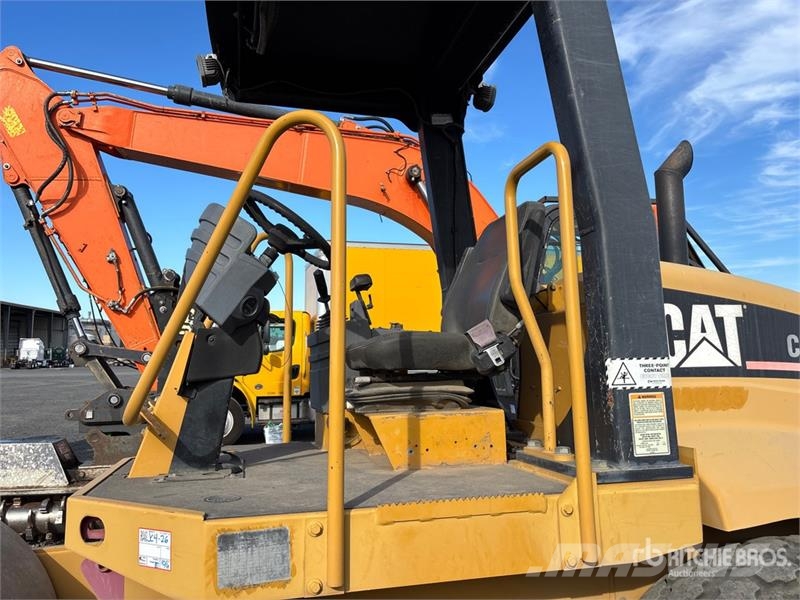 CAT CS-433E Smooth Drum Compactor Vienvalča grunts veltņi