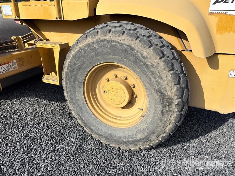 CAT CS-433E Smooth Drum Compactor Vienvalča grunts veltņi
