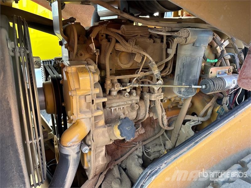 CAT CS-433E Smooth Drum Compactor Vienvalča grunts veltņi