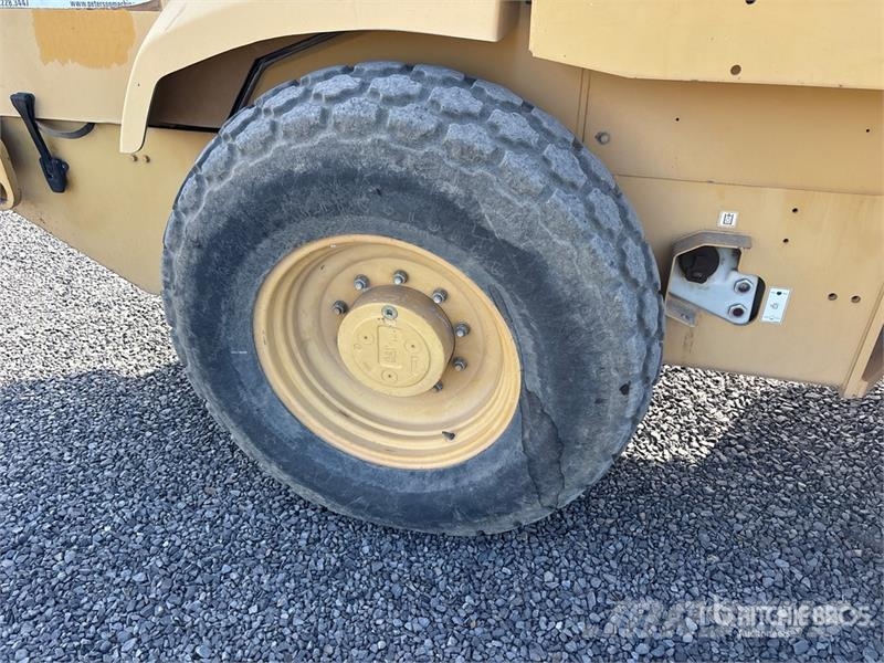 CAT CS-433E Smooth Drum Compactor Vienvalča grunts veltņi