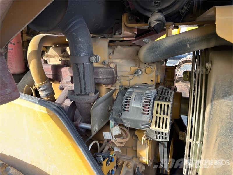 CAT CS-433E Smooth Drum Compactor Vienvalča grunts veltņi