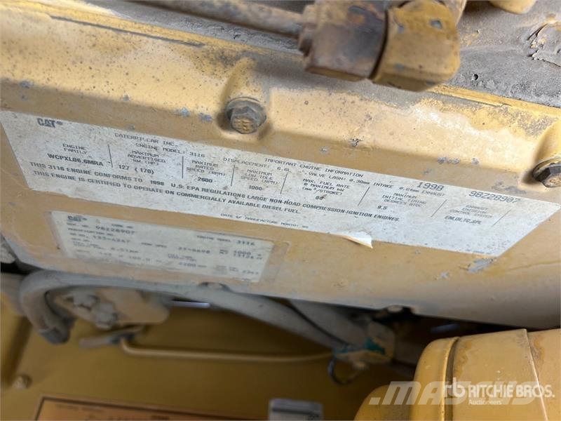 CAT CS563C Smooth Drum Compactor 单轮压路机