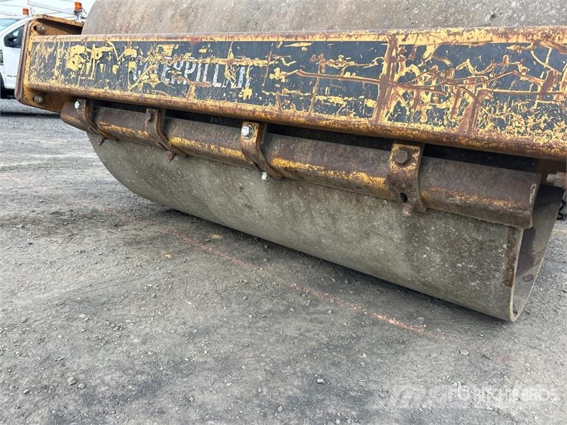 CAT CS563C Smooth Drum Compactor 单轮压路机