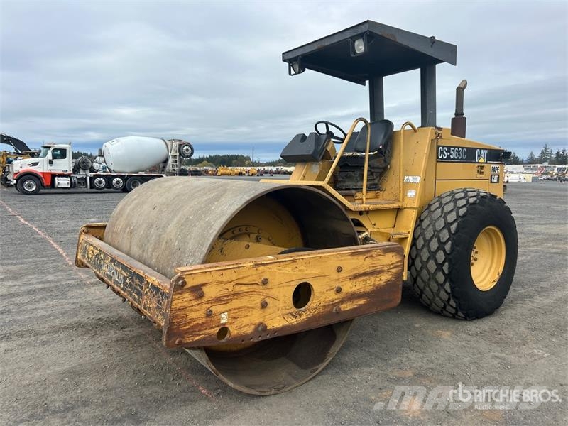 CAT CS563C Smooth Drum Compactor 单轮压路机