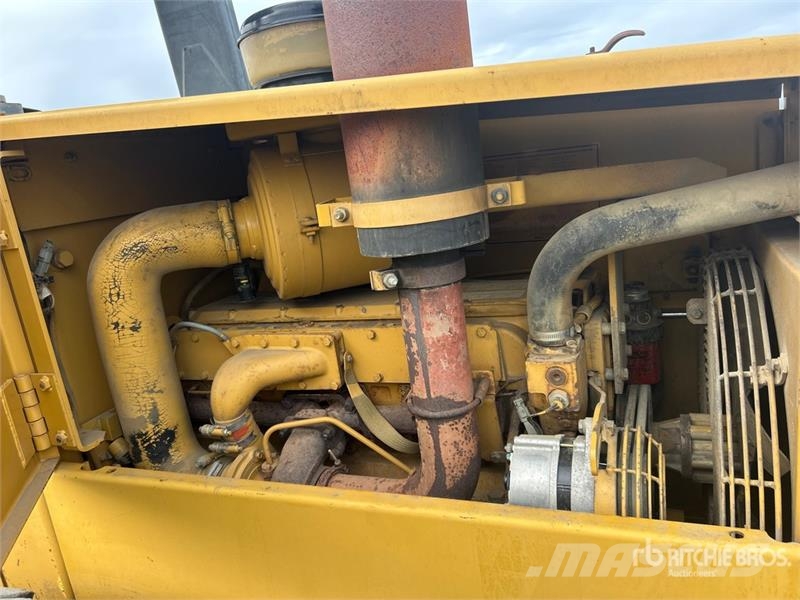 CAT CS563C Smooth Drum Compactor 单轮压路机