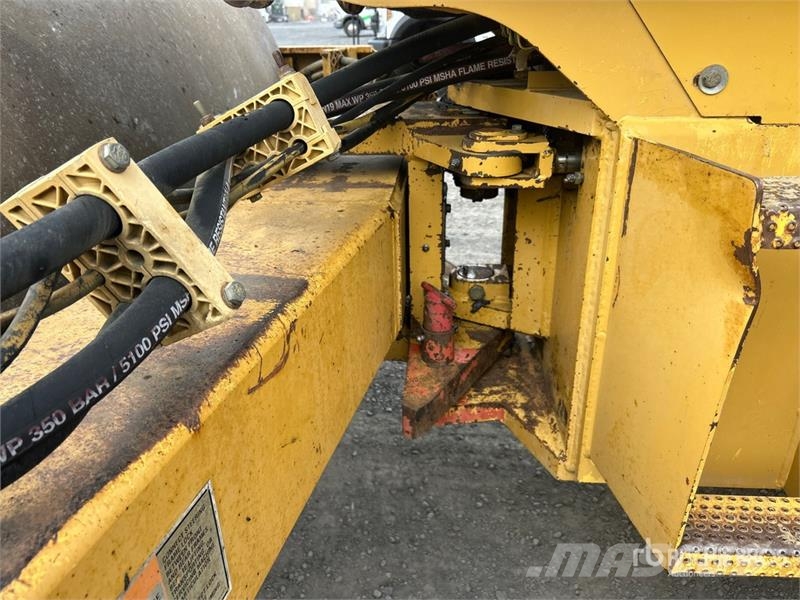 CAT CS563C Smooth Drum Compactor 单轮压路机