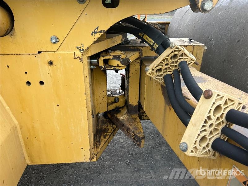 CAT CS563C Smooth Drum Compactor 单轮压路机