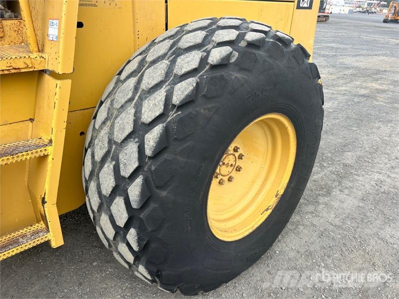 CAT CS563C Smooth Drum Compactor 单轮压路机