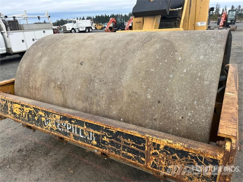 CAT CS563C Smooth Drum Compactor 单轮压路机