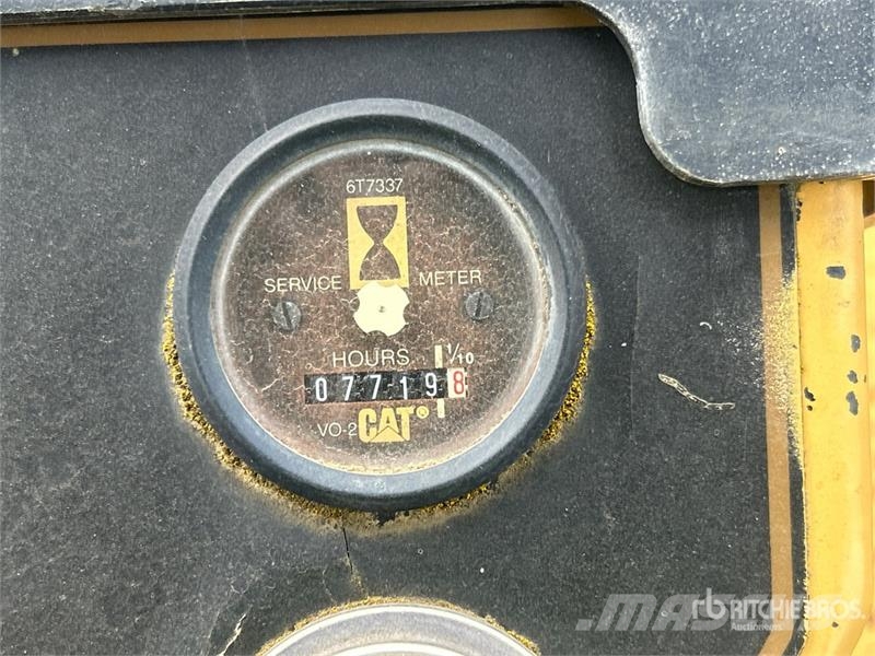 CAT CS563C Smooth Drum Compactor 单轮压路机