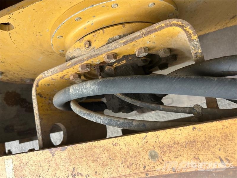 CAT CS563C Smooth Drum Compactor 单轮压路机