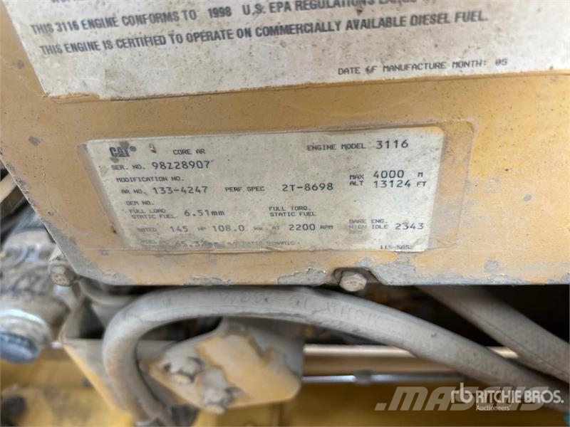 CAT CS563C Smooth Drum Compactor 单轮压路机