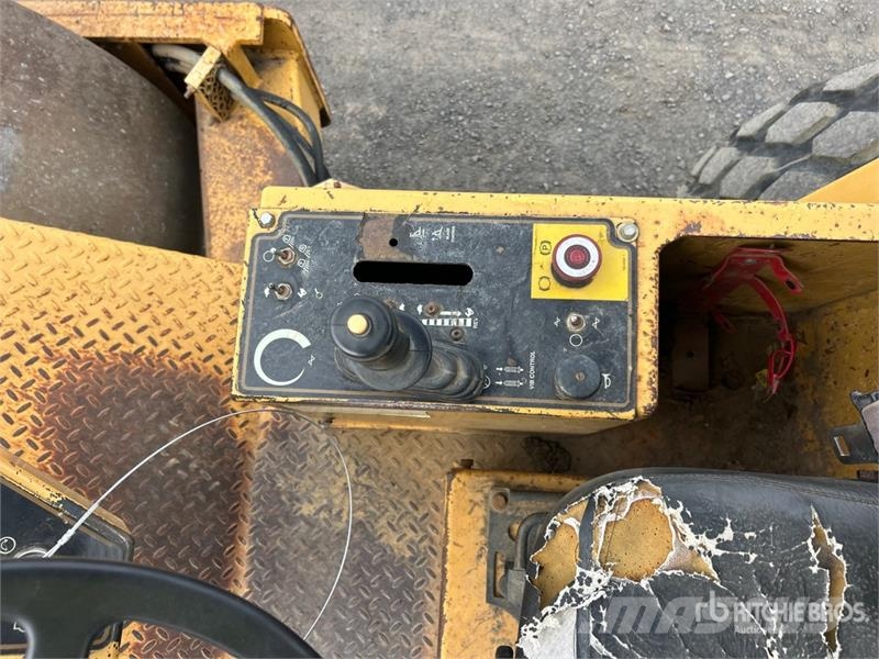 CAT CS563C Smooth Drum Compactor 单轮压路机