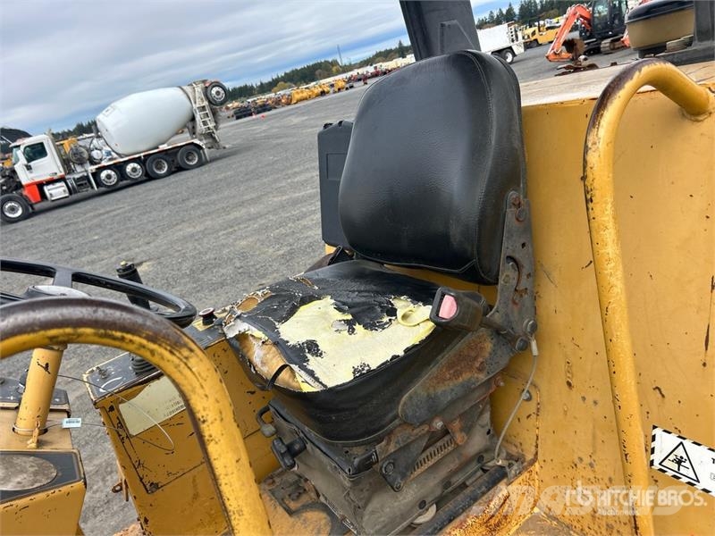 CAT CS563C Smooth Drum Compactor 单轮压路机