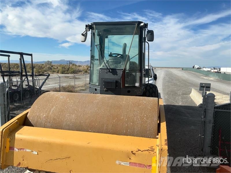 CAT CS74 Smooth Drum Compactor Enojni valjarji