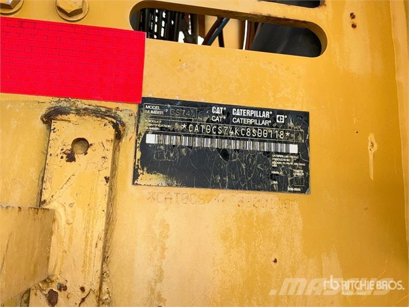 CAT CS74 Smooth Drum Compactor Enojni valjarji