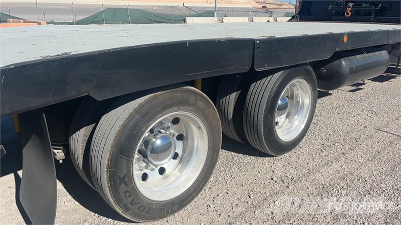 CAT CT660 6x4 Equipment Transport Truck Специальные грузовики