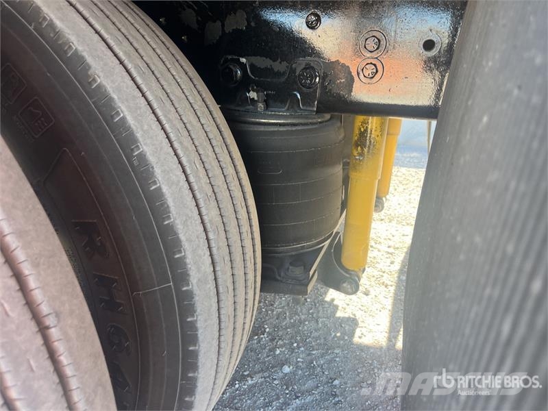 CAT CT660 6x4 Equipment Transport Truck Специальные грузовики