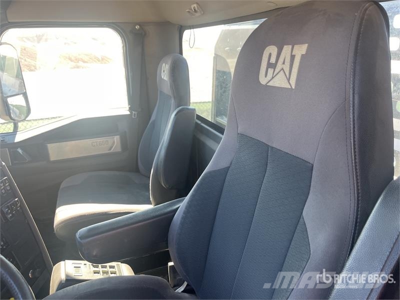 CAT CT660 6x4 Equipment Transport Truck Ostali kamioni