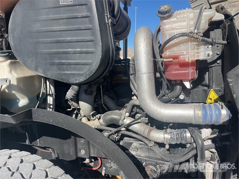 CAT CT660 6x4 Equipment Transport Truck Специальные грузовики