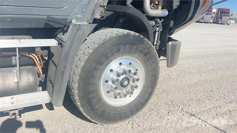 CAT CT660 6x4 Equipment Transport Truck Ostali kamioni