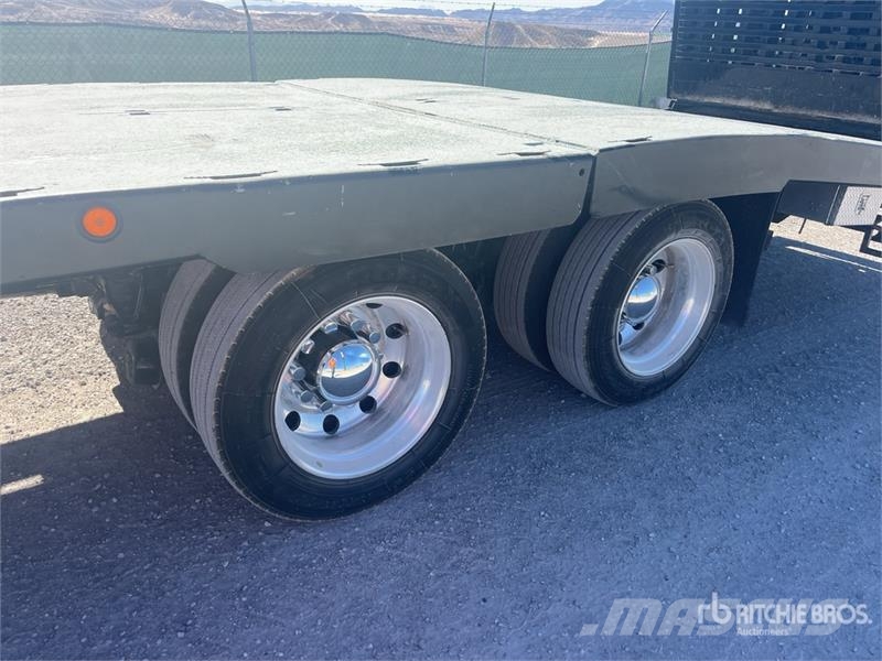 CAT CT660 6x4 Equipment Transport Truck Ostali kamioni