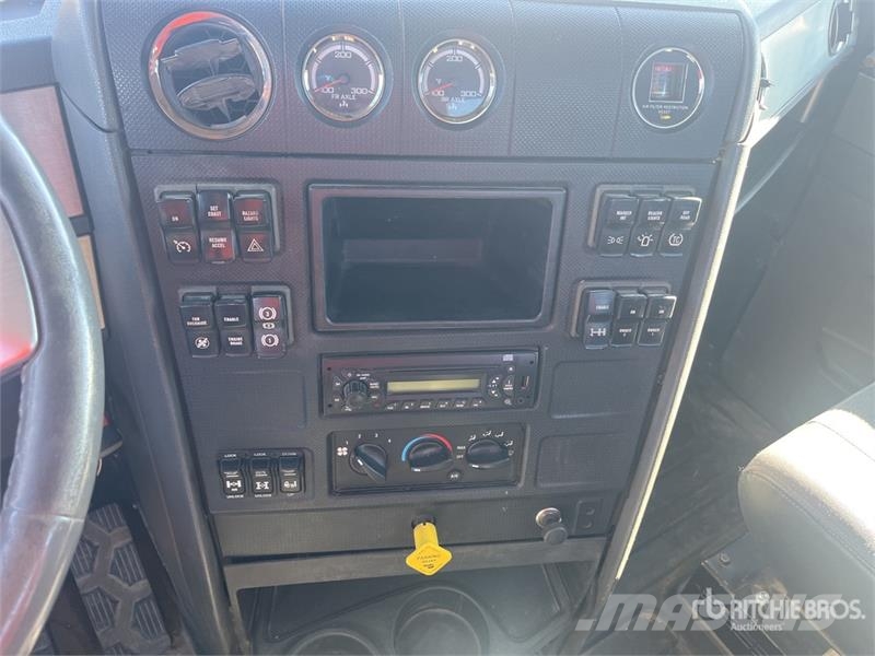 CAT CT660 6x4 Equipment Transport Truck Специальные грузовики
