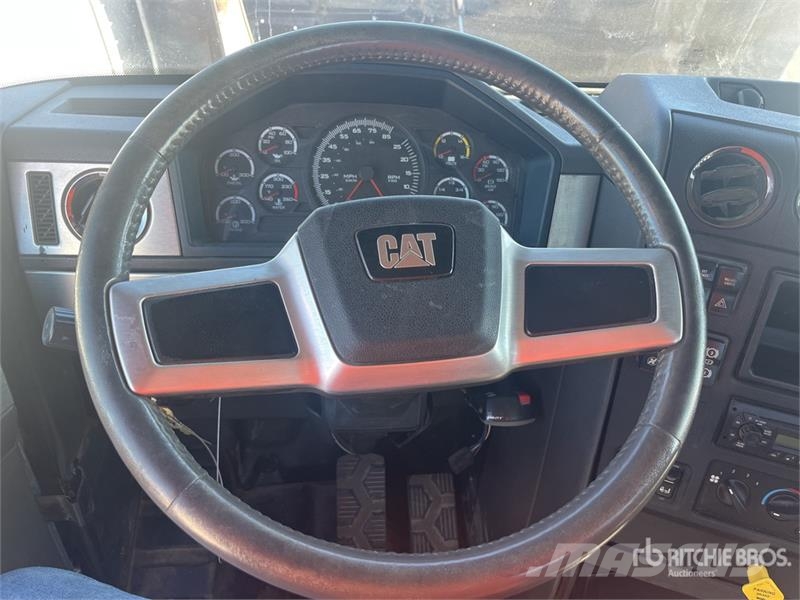 CAT CT660 6x4 Equipment Transport Truck Ostali kamioni