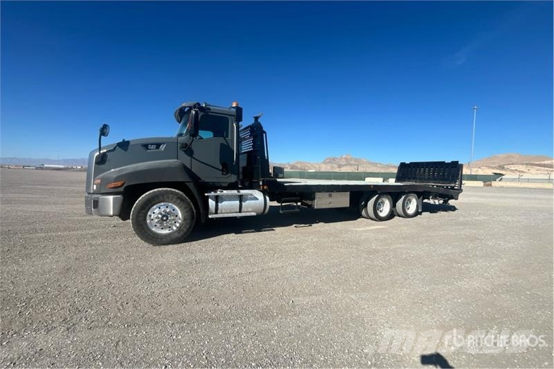 CAT CT660 6x4 Equipment Transport Truck Специальные грузовики