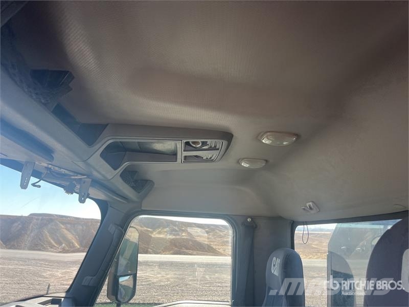 CAT CT660 6x4 Equipment Transport Truck Ostali kamioni