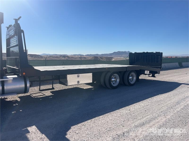 CAT CT660 6x4 Equipment Transport Truck Специальные грузовики