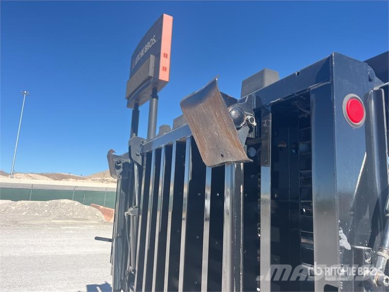 CAT CT660 6x4 Equipment Transport Truck Ostali kamioni