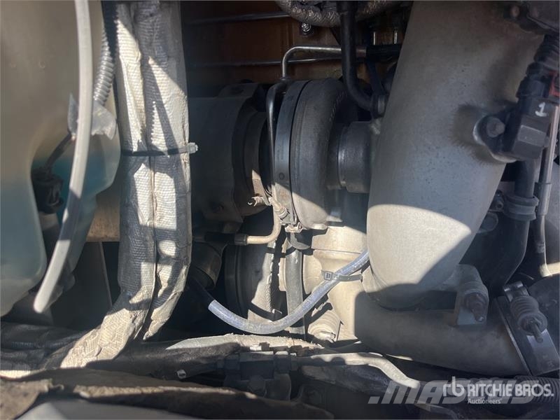 CAT CT660 6x4 Equipment Transport Truck Специальные грузовики