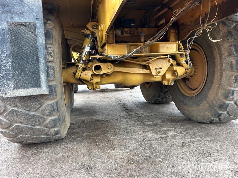CAT D300D 6x6 Articulated Water Truck Tovornjaki za vodo
