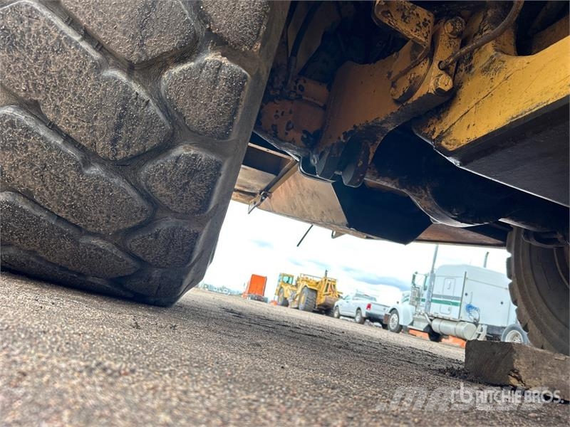 CAT D300D 6x6 Articulated Water Truck Tovornjaki za vodo