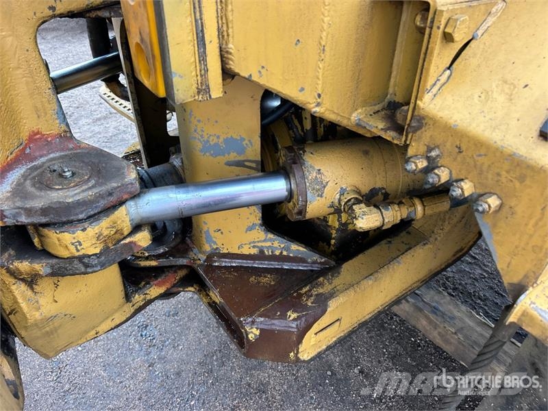 CAT D300D 6x6 Articulated Water Truck Tovornjaki za vodo