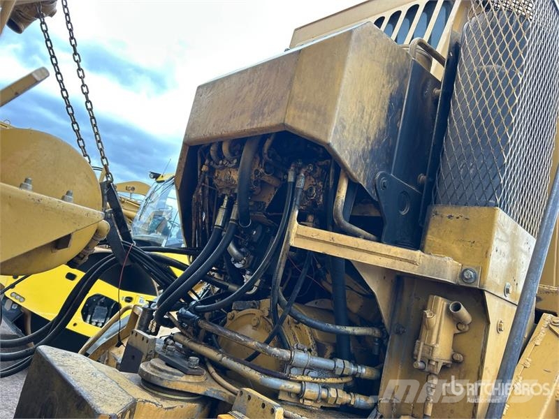 CAT D300D 6x6 Articulated Water Truck Tovornjaki za vodo