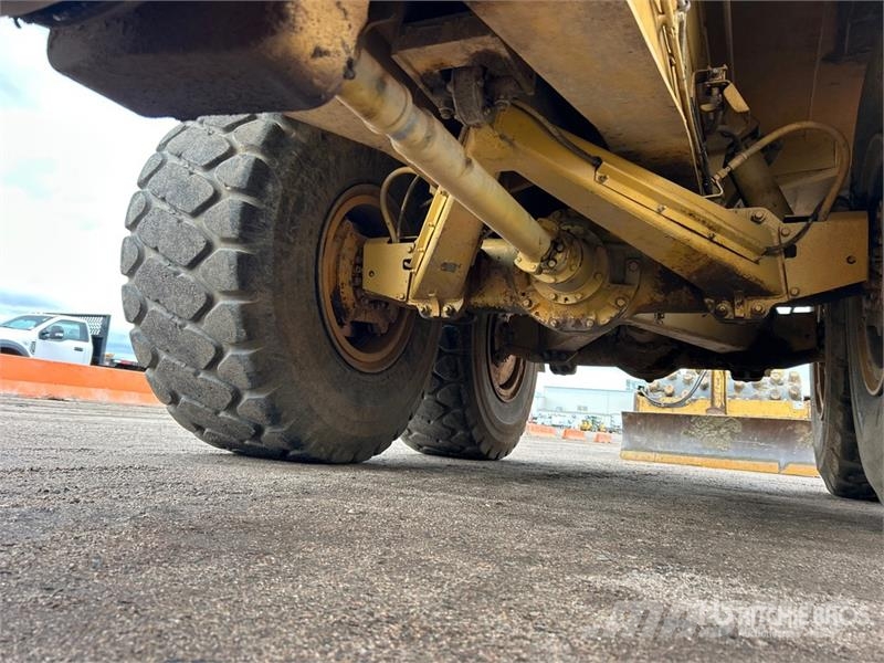 CAT D300D 6x6 Articulated Water Truck Tovornjaki za vodo