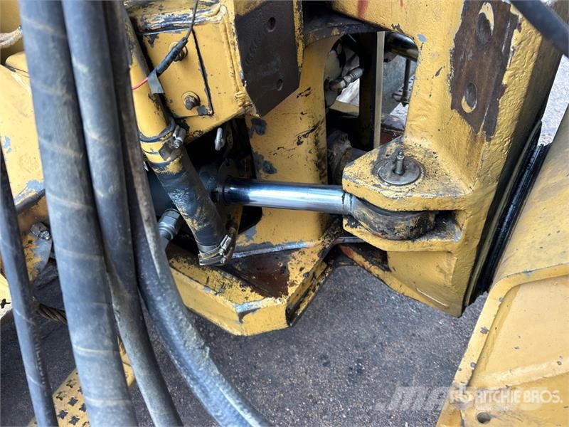 CAT D300D 6x6 Articulated Water Truck Tovornjaki za vodo