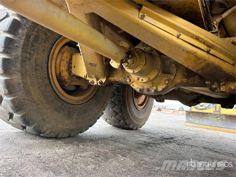 CAT D300D 6x6 Articulated Water Truck Tovornjaki za vodo