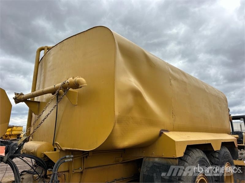 CAT D300D 6x6 Articulated Water Truck Tovornjaki za vodo