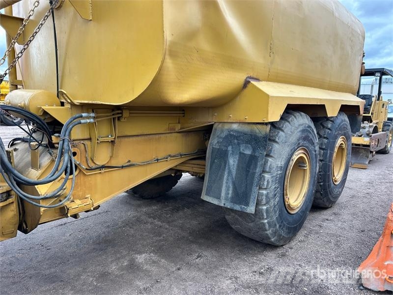 CAT D300D 6x6 Articulated Water Truck Tovornjaki za vodo