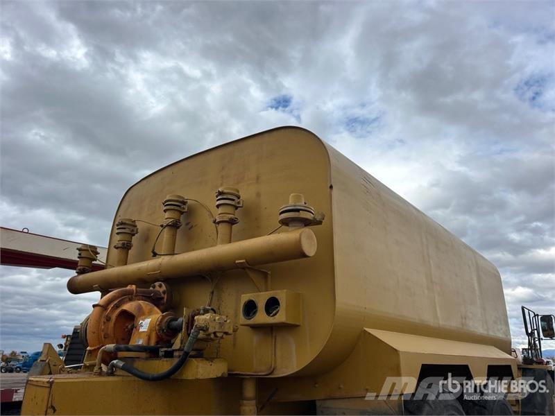 CAT D300D 6x6 Articulated Water Truck Tovornjaki za vodo