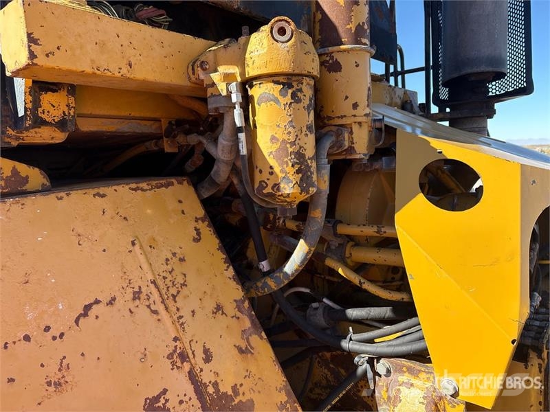 CAT D300E 鉸接式起吊車