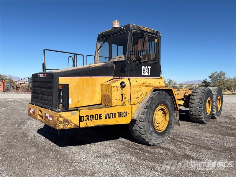 CAT D300E 鉸接式起吊車