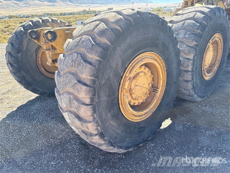 CAT D300E 鉸接式起吊車