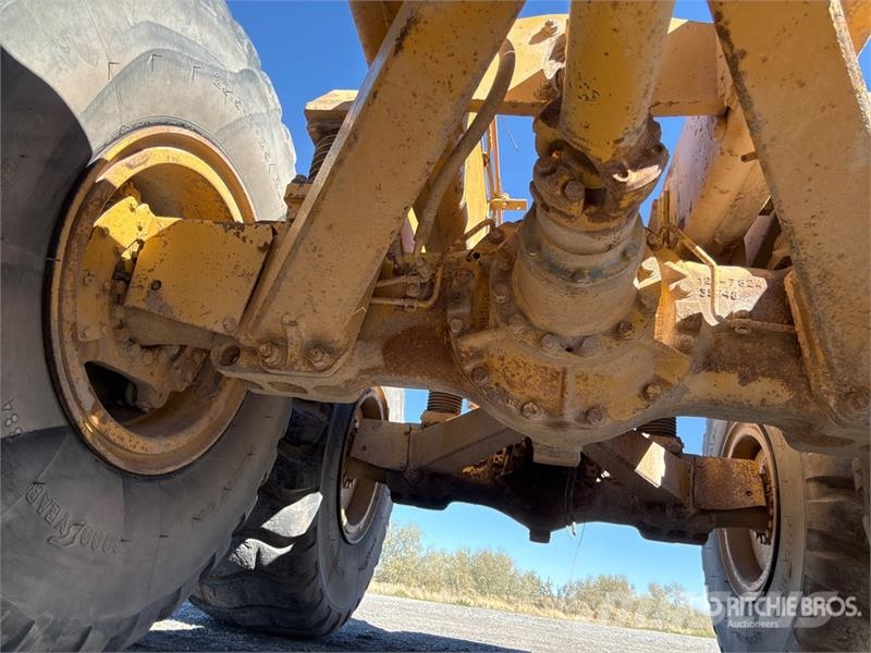 CAT D300E 鉸接式起吊車